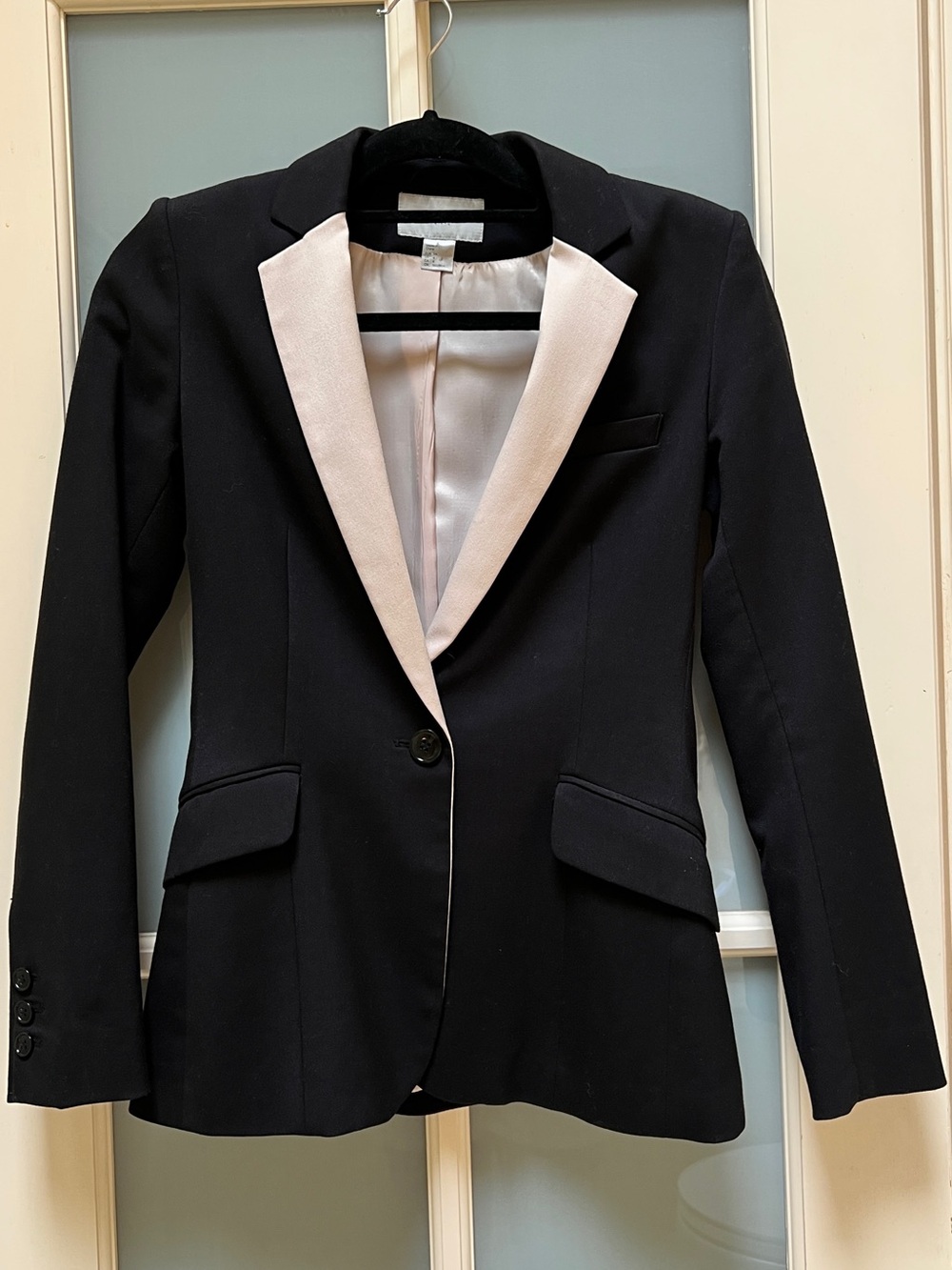 H&M Black Tailored Blazer with Contrast Lapels – Size 4